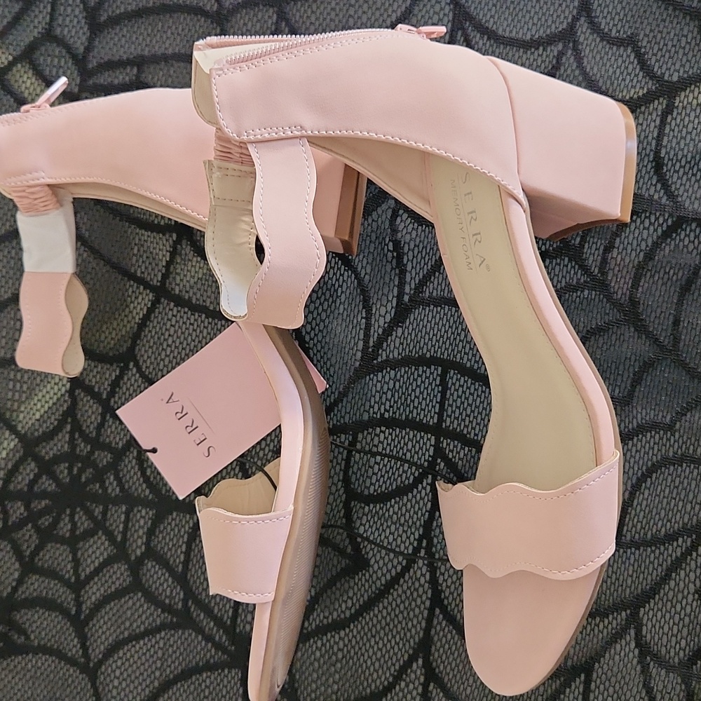 Adorable Ladies Blockheel Shoes in Pale Pink!!